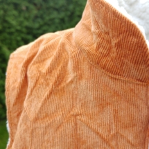 Schick mit Stehkragen